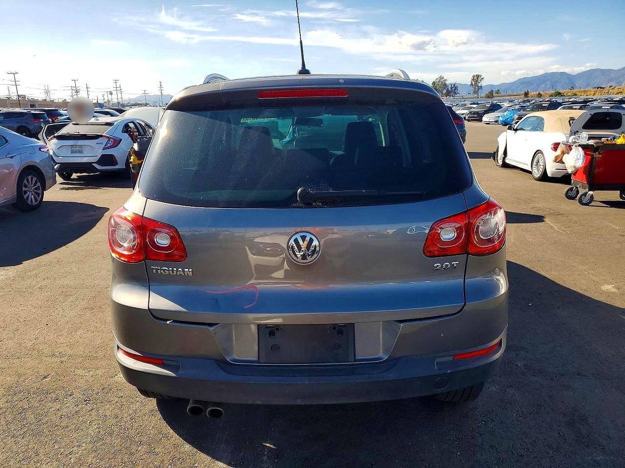2011 VOLKSWAGEN TIGUAN S photo 16