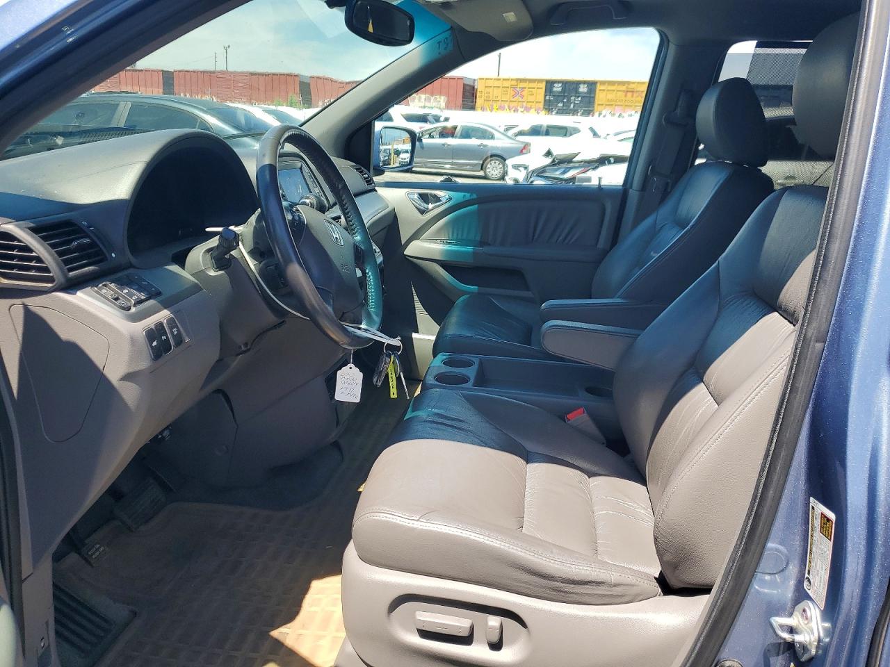 2010 HONDA ODYSSEY TOURING photo 13