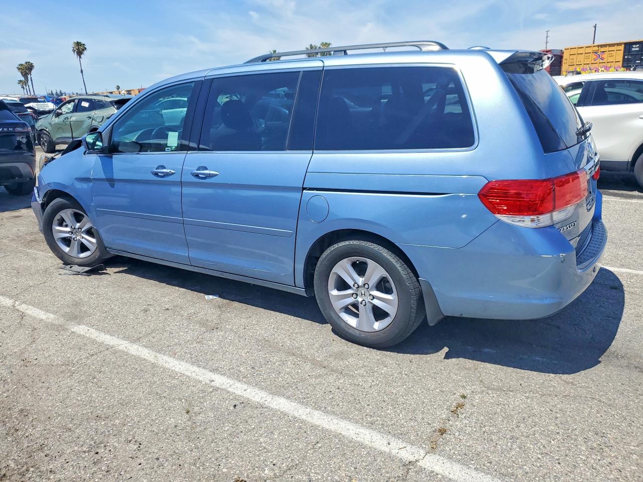 2010 HONDA ODYSSEY TOURING photo 3