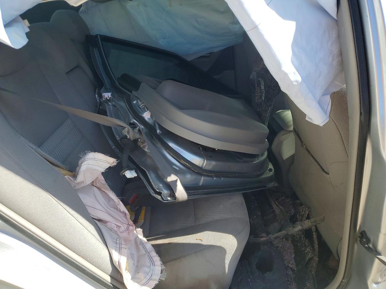 2015 TOYOTA CAMRY LE photo 19