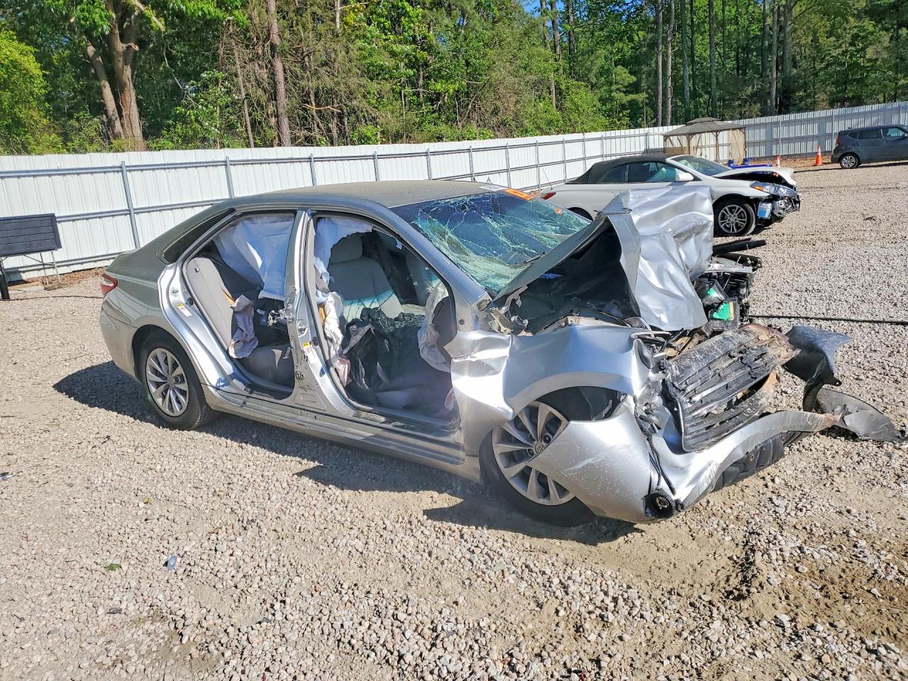 2015 TOYOTA CAMRY LE photo 7