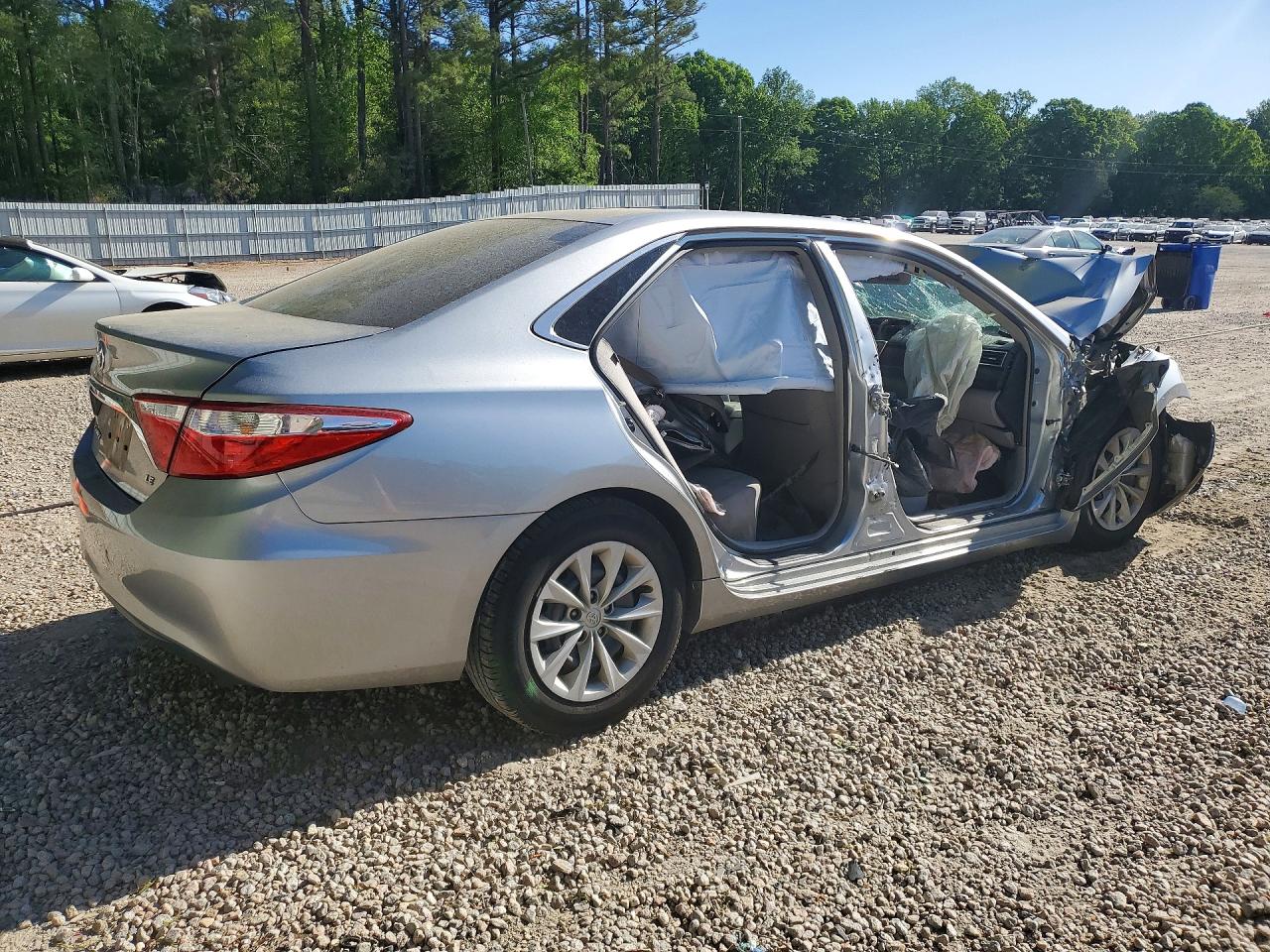 2015 TOYOTA CAMRY LE photo 5