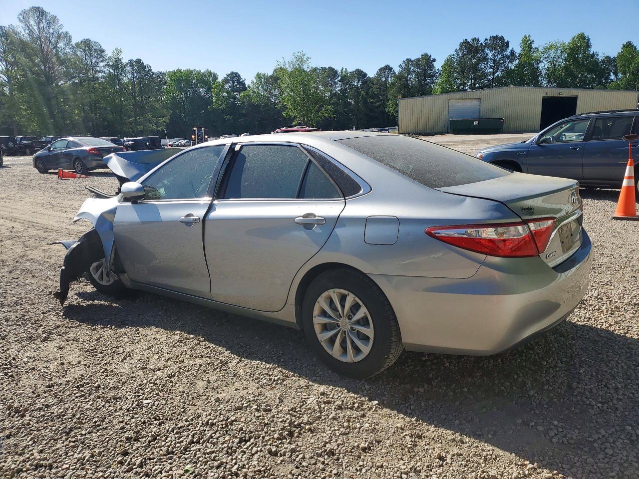 2015 TOYOTA CAMRY LE photo 3