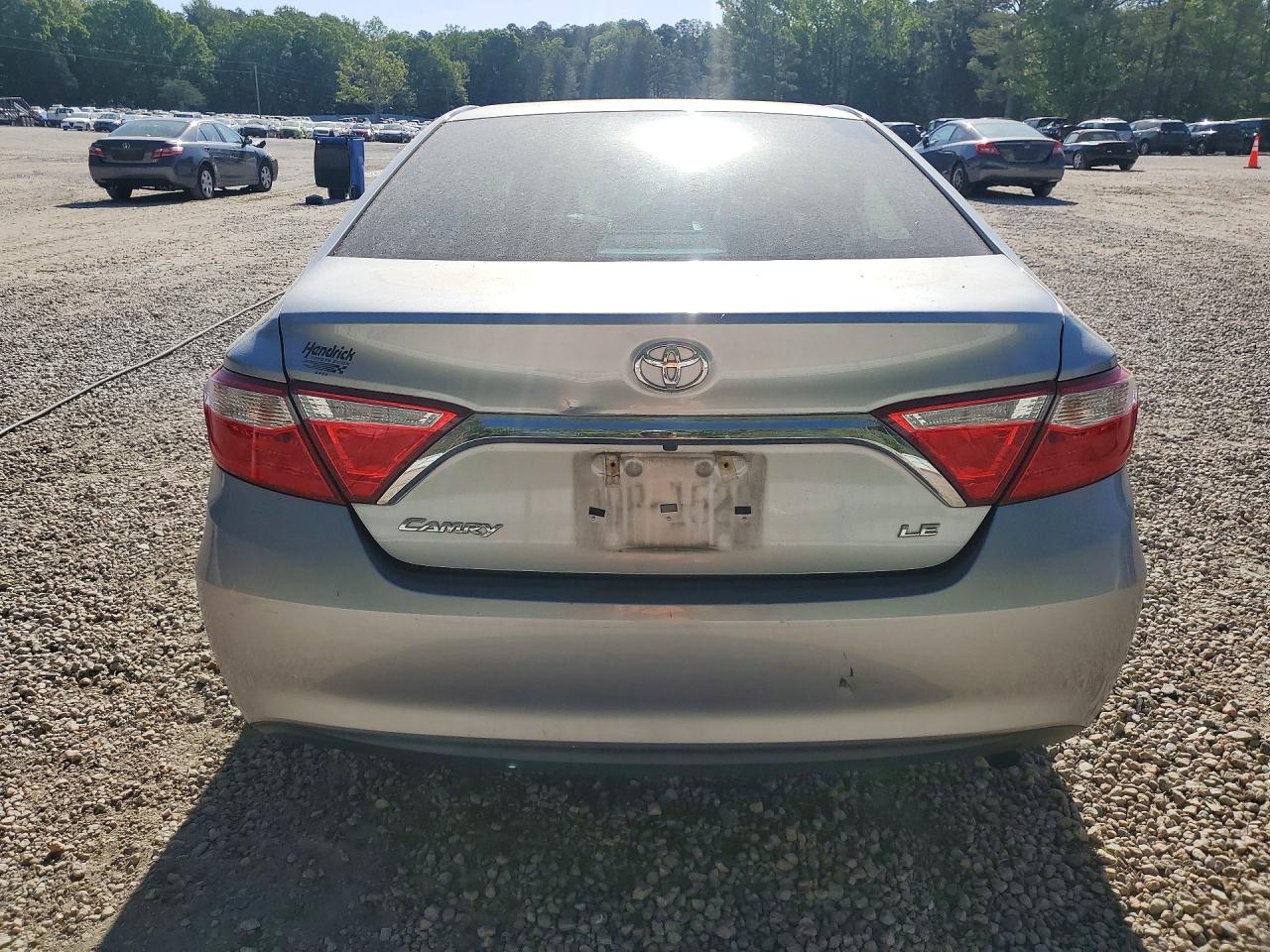 2015 TOYOTA CAMRY LE photo 11