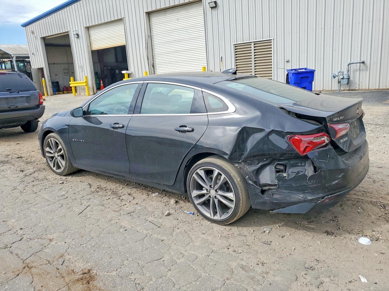 2022 CHEVROLET MALIBU LT photo 4