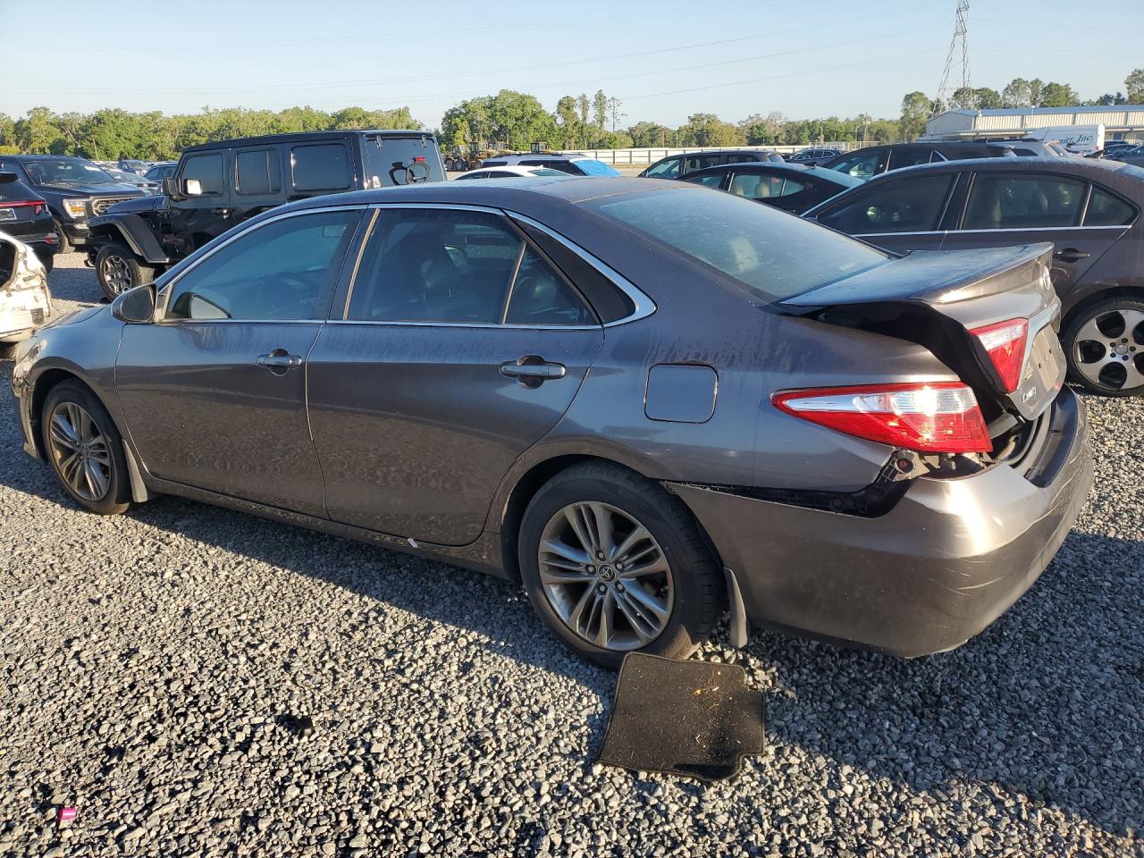 2016 TOYOTA CAMRY SE photo 4