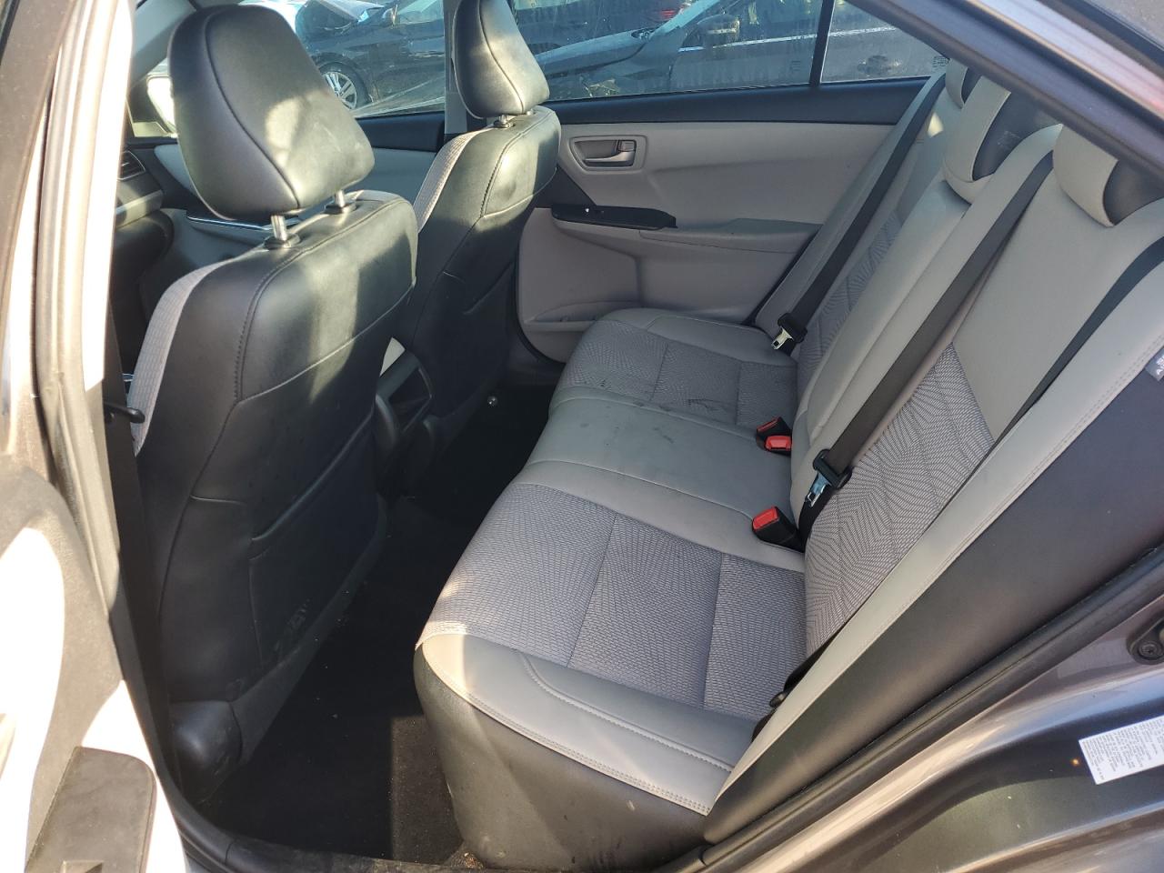 2016 TOYOTA CAMRY SE photo 28