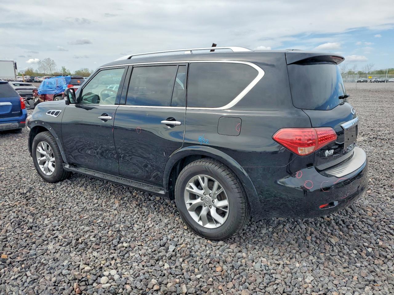 2012 INFINITI QX56 BASE photo 3