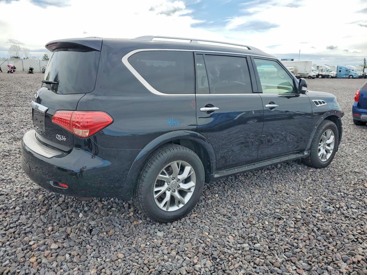 2012 INFINITI QX56 BASE photo 5