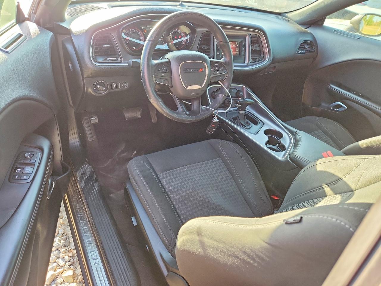 2016 DODGE CHALLENGER SXT photo 22