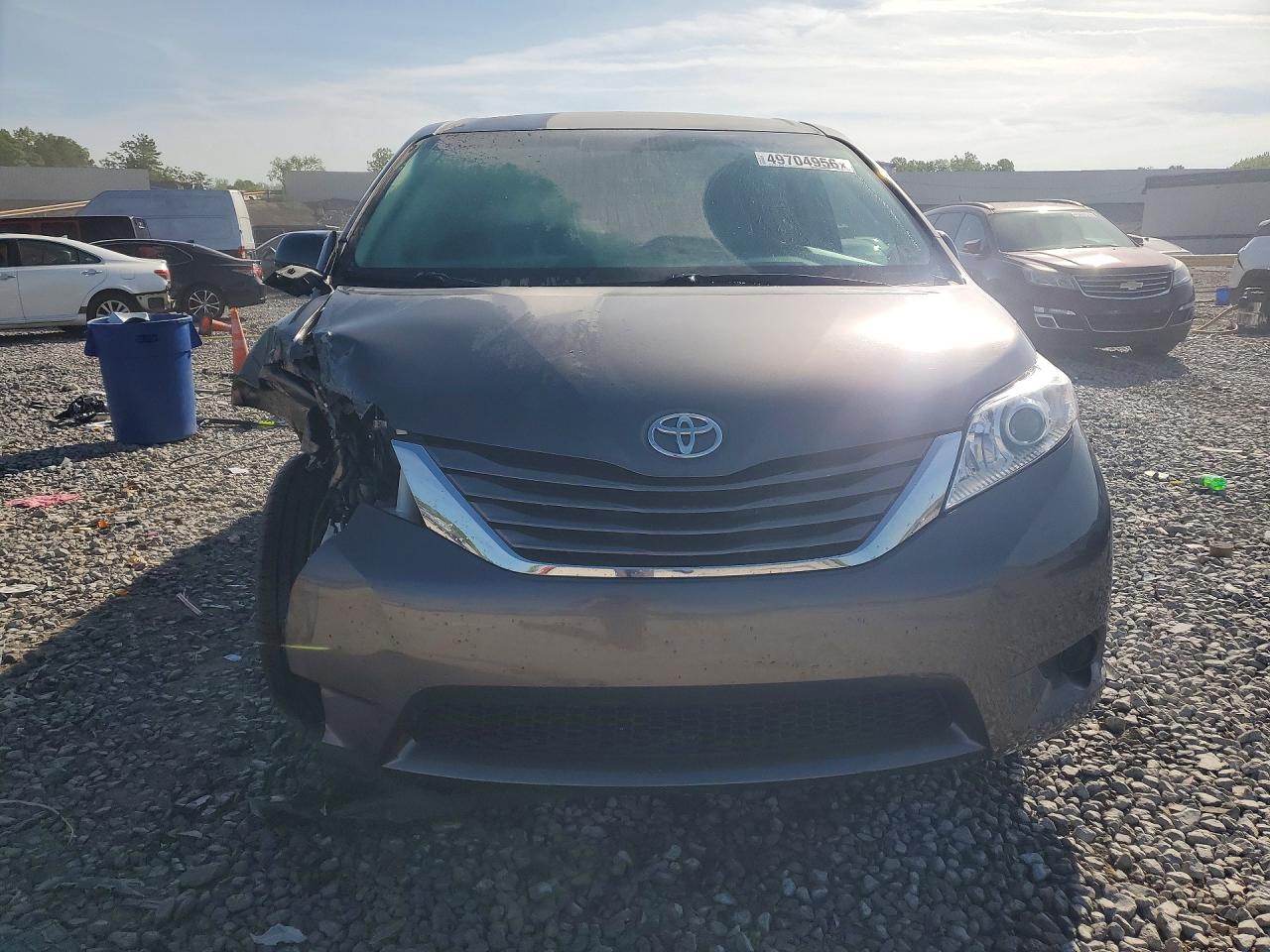 2016 TOYOTA SIENNA LE photo 9