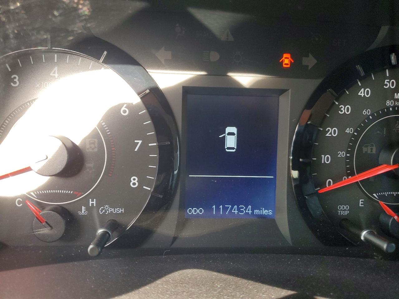 2016 TOYOTA SIENNA LE photo 17
