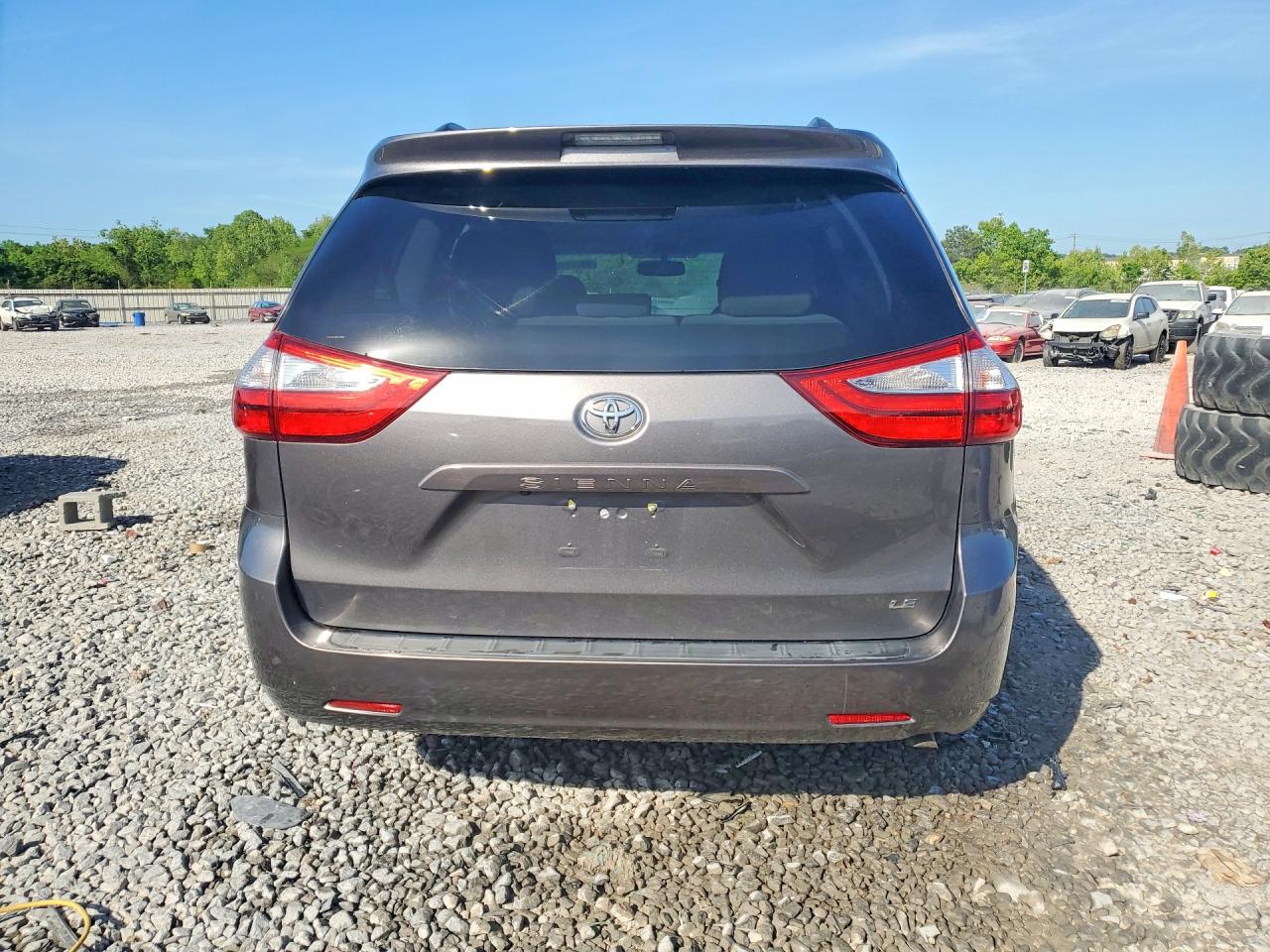 2016 TOYOTA SIENNA LE photo 11