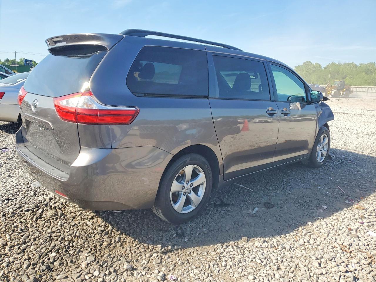 2016 TOYOTA SIENNA LE photo 5