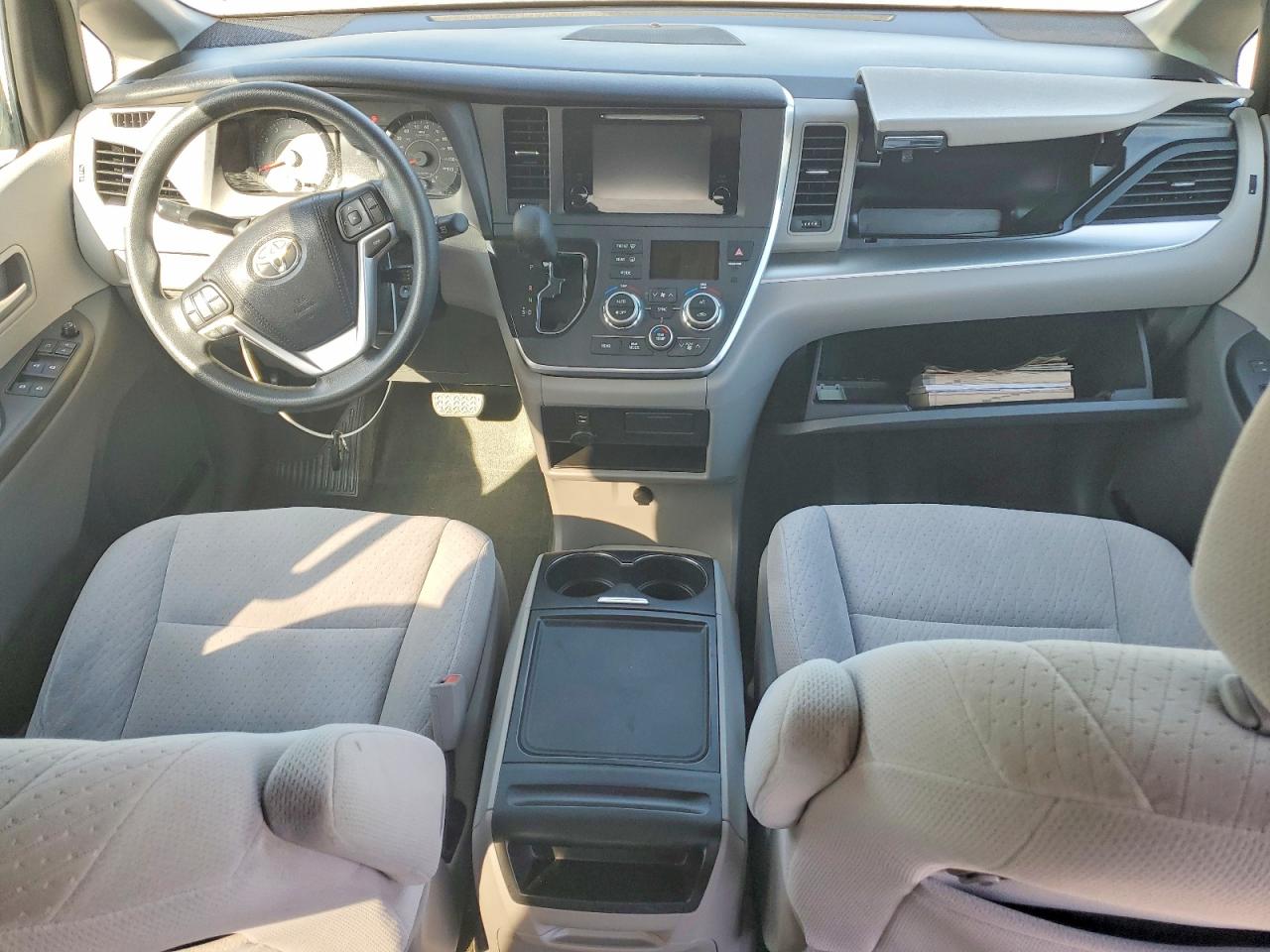 2016 TOYOTA SIENNA LE photo 15