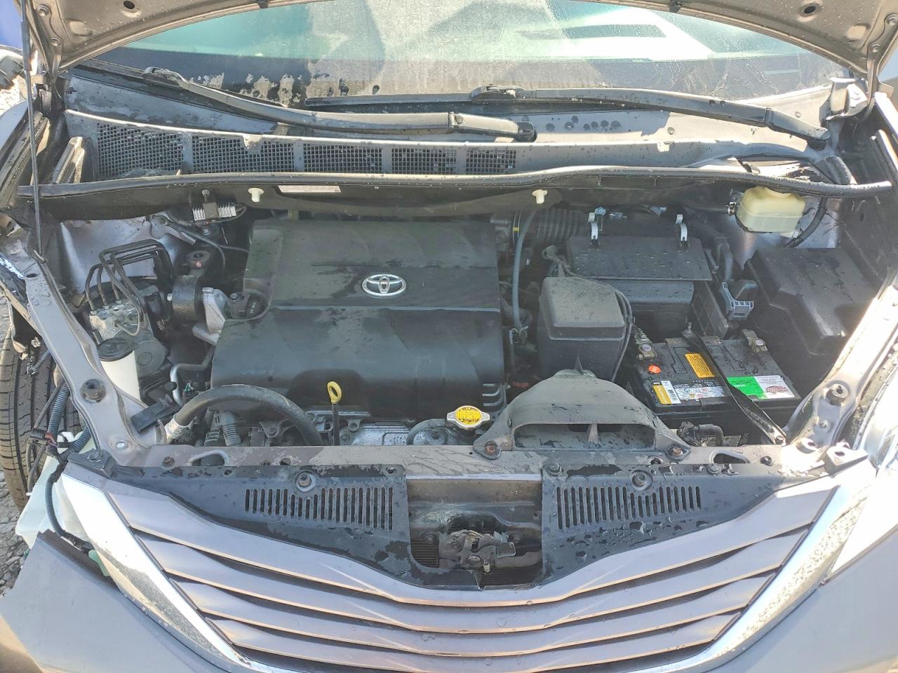 2016 TOYOTA SIENNA LE photo 23