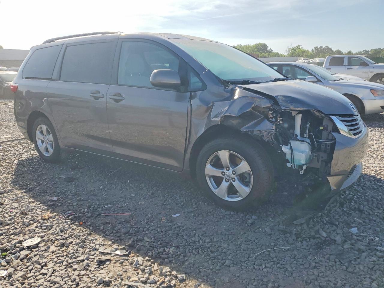 2016 TOYOTA SIENNA LE photo 7
