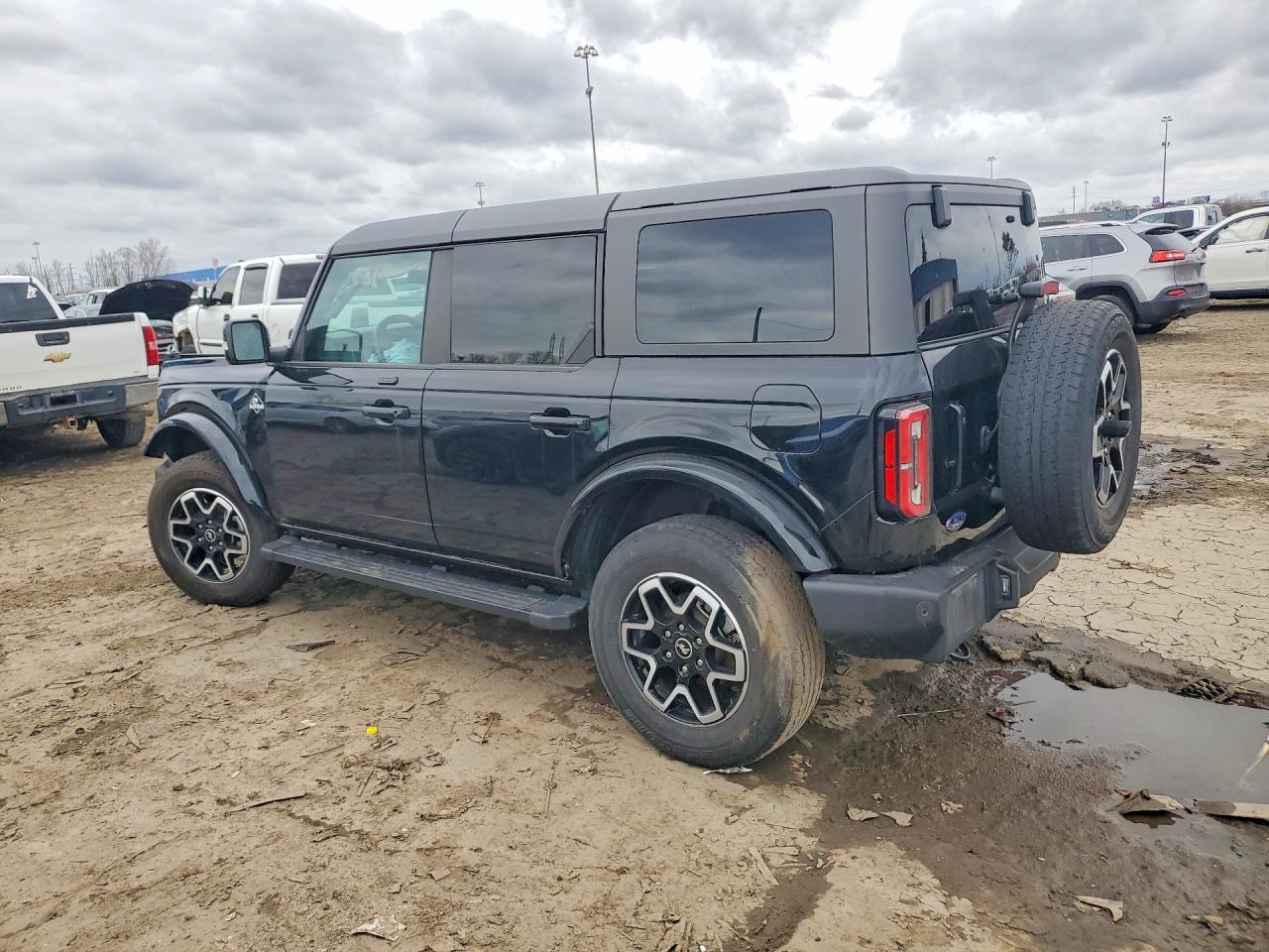 2023 FORD BRONCO BASE photo 2