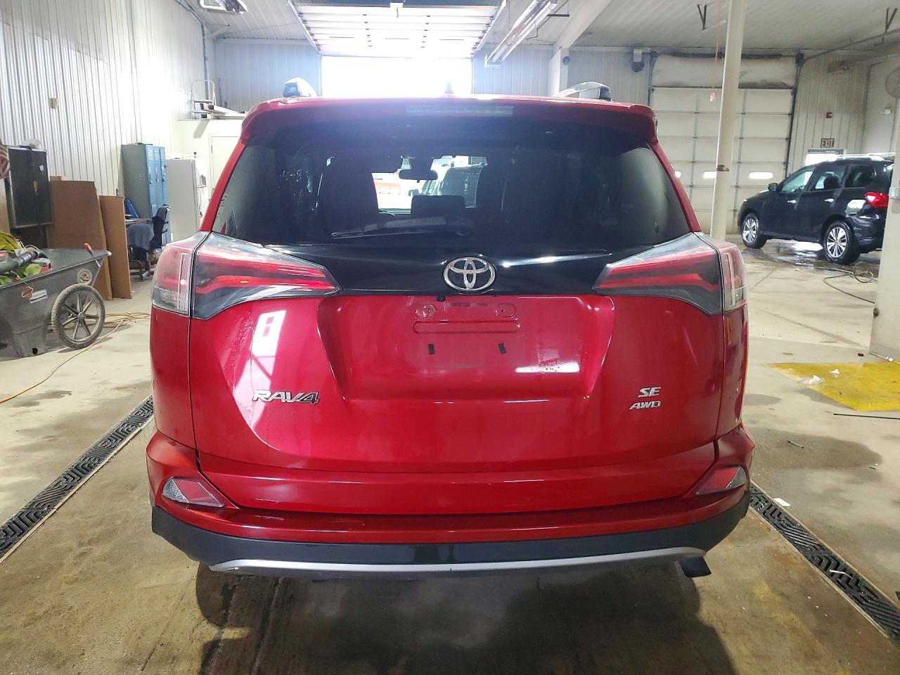 2017 TOYOTA RAV4 SE photo 11