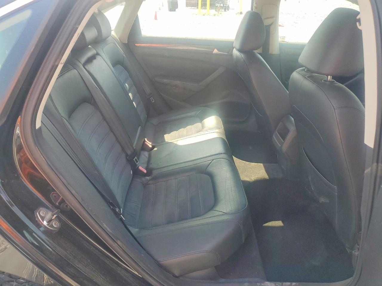 2012 VOLKSWAGEN PASSAT SEL photo 28