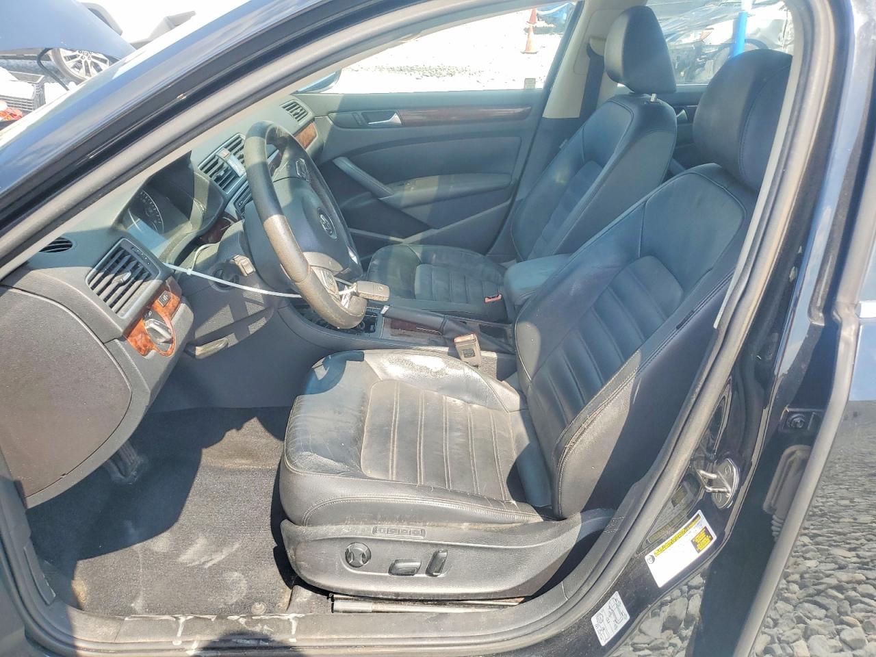 2012 VOLKSWAGEN PASSAT SEL photo 19