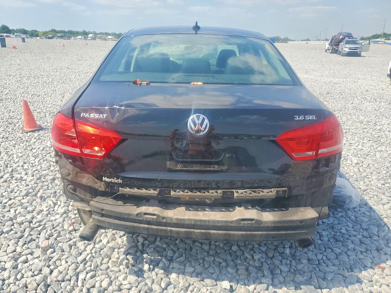 2012 VOLKSWAGEN PASSAT SEL photo 16