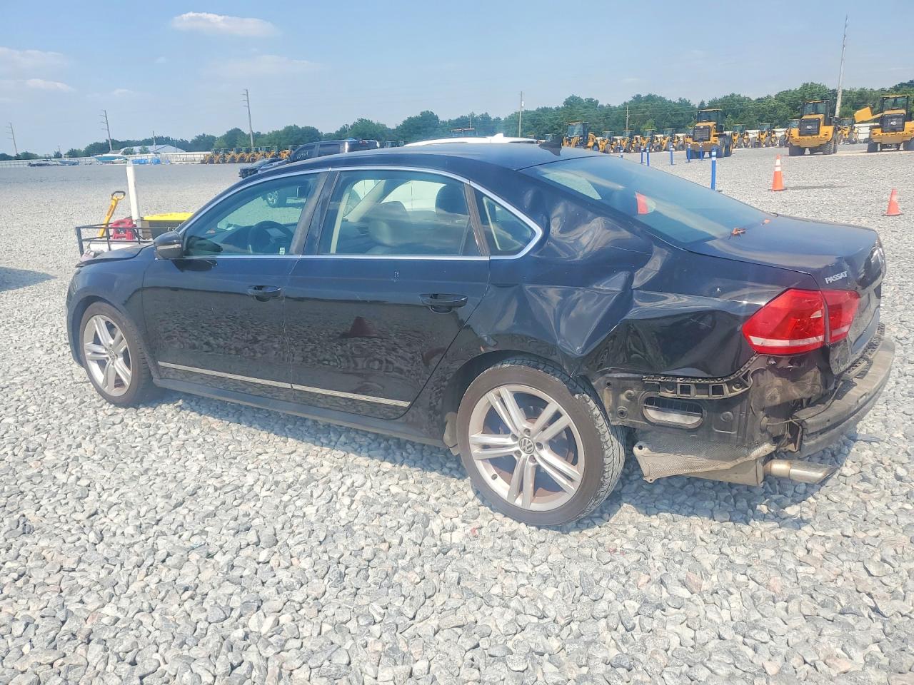 2012 VOLKSWAGEN PASSAT SEL photo 4