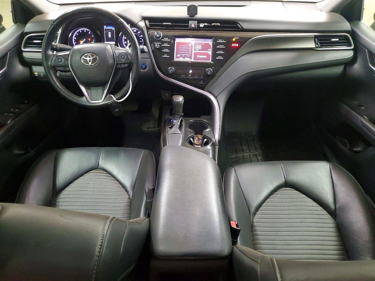 2019 TOYOTA CAMRY SE photo 8