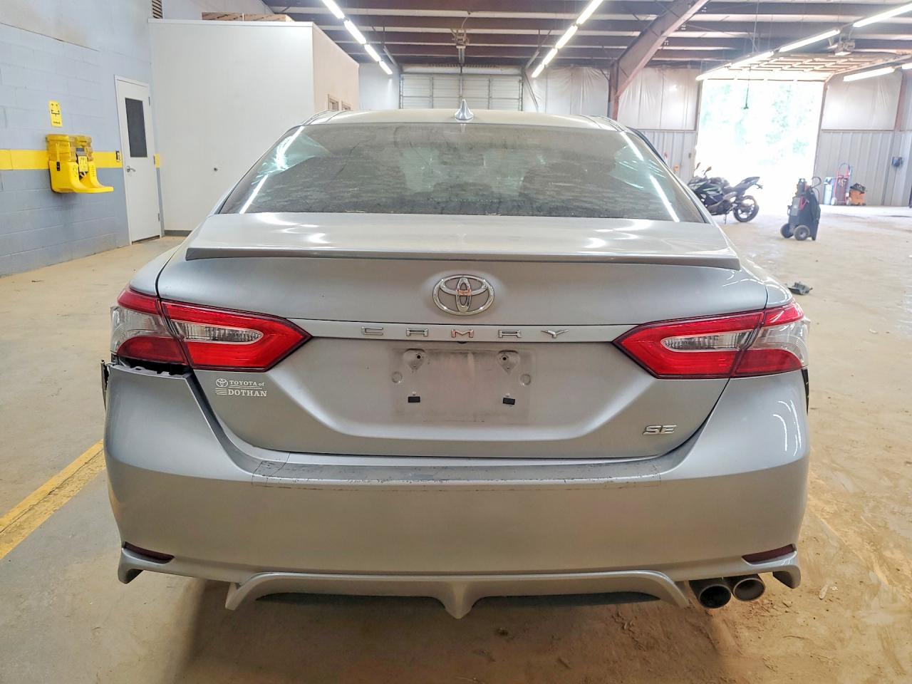 2019 TOYOTA CAMRY SE photo 6