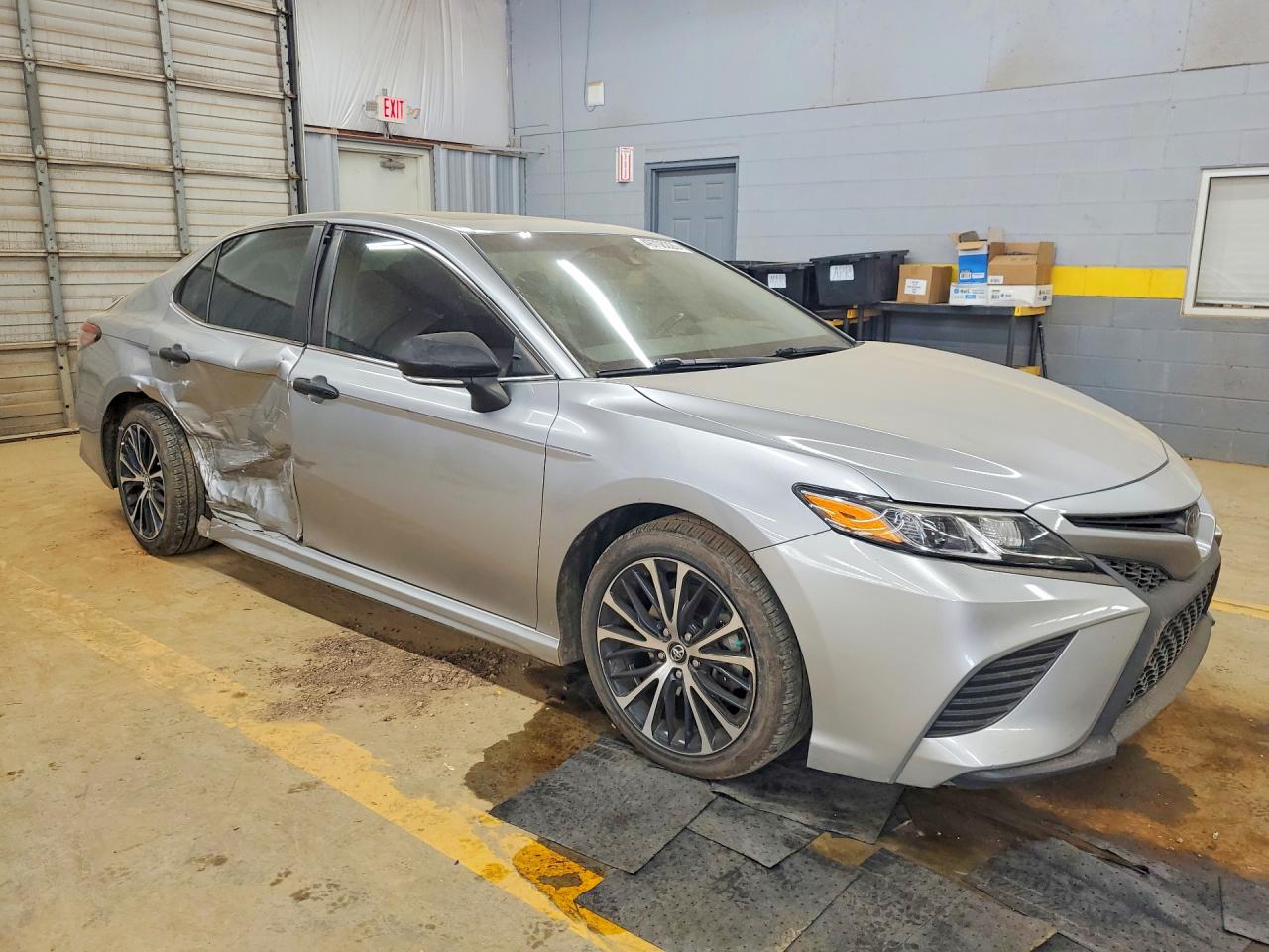 2019 TOYOTA CAMRY SE photo 4