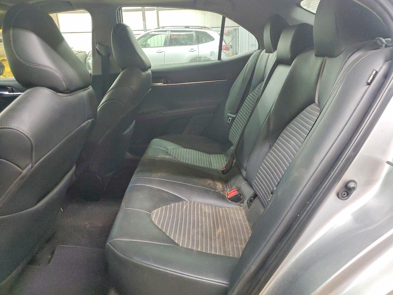 2019 TOYOTA CAMRY SE photo 10