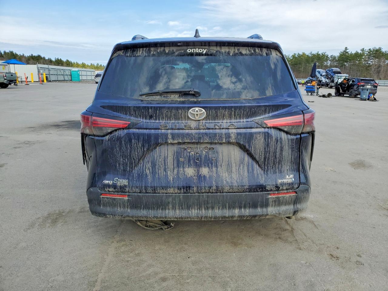 2022 TOYOTA SIENNA LE photo 6