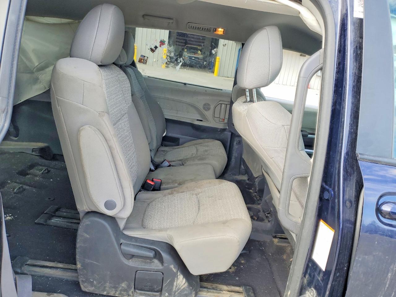 2022 TOYOTA SIENNA LE photo 11