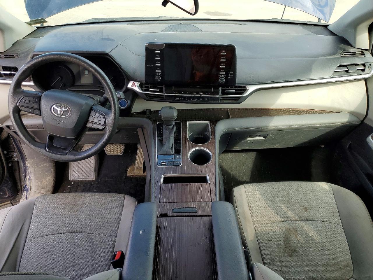2022 TOYOTA SIENNA LE photo 8
