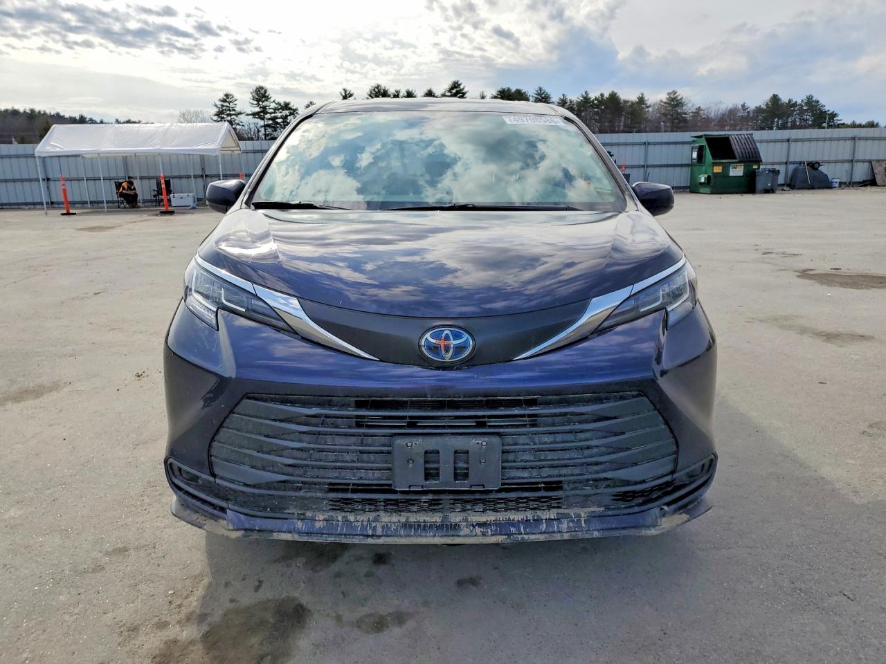 2022 TOYOTA SIENNA LE photo 5