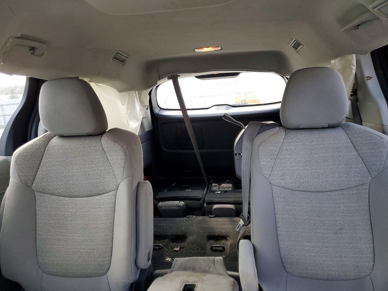 2022 TOYOTA SIENNA LE photo 10