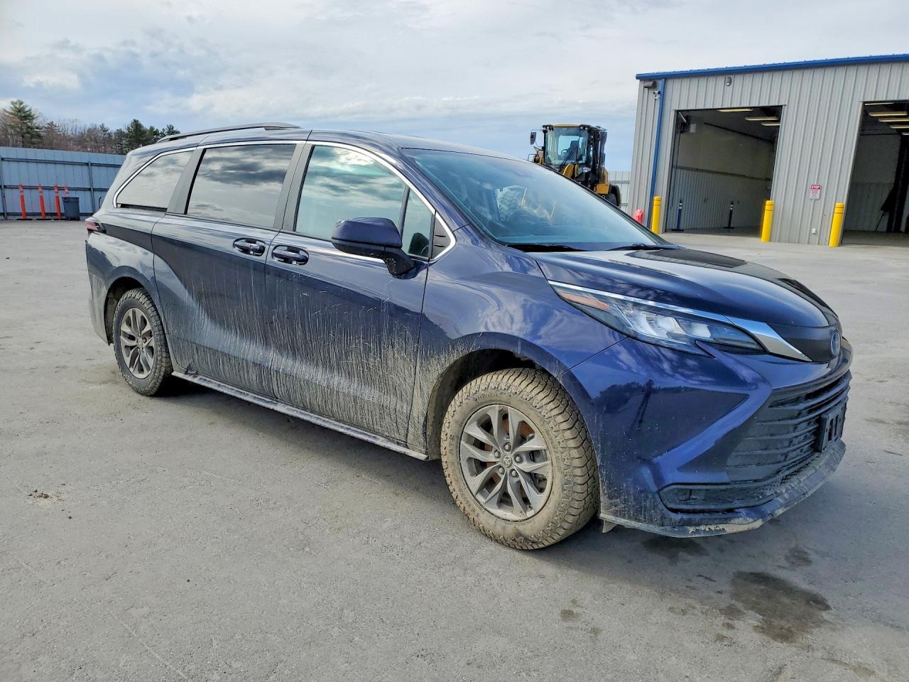 2022 TOYOTA SIENNA LE photo 4