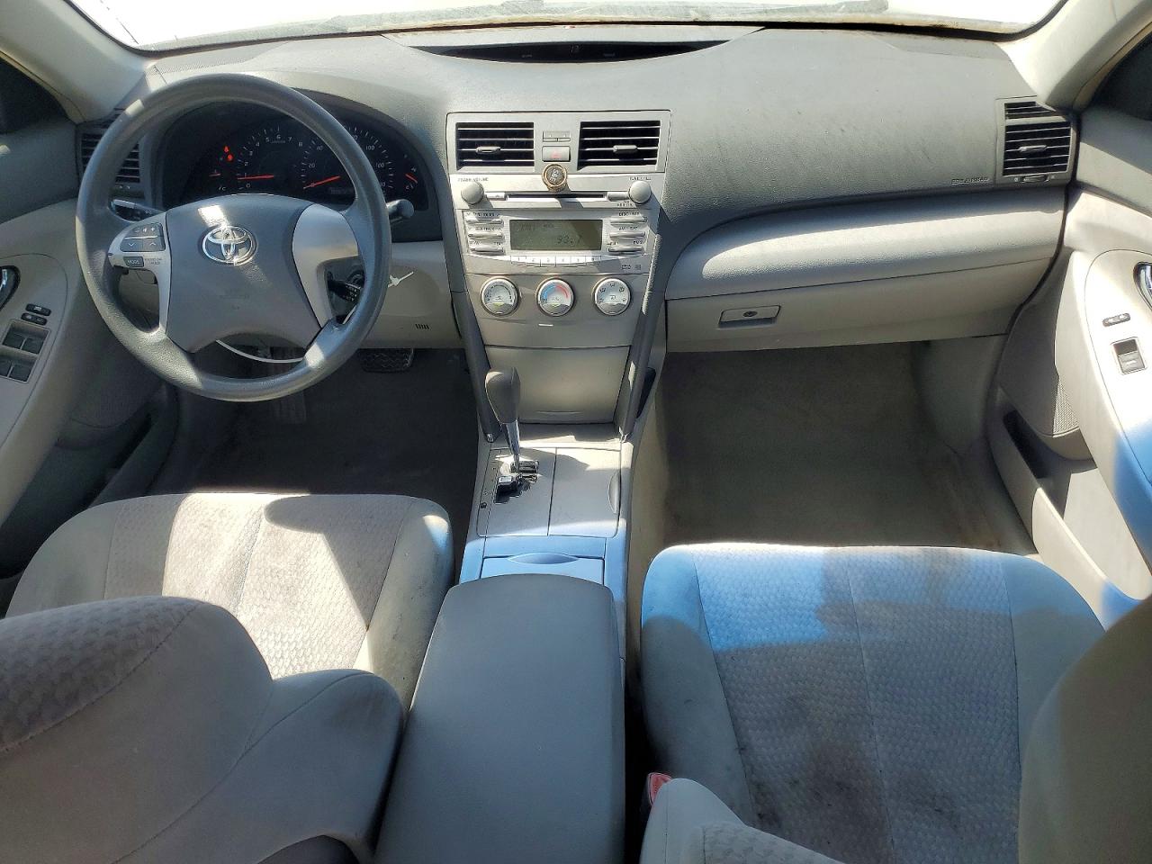 2010 TOYOTA CAMRY LE photo 22