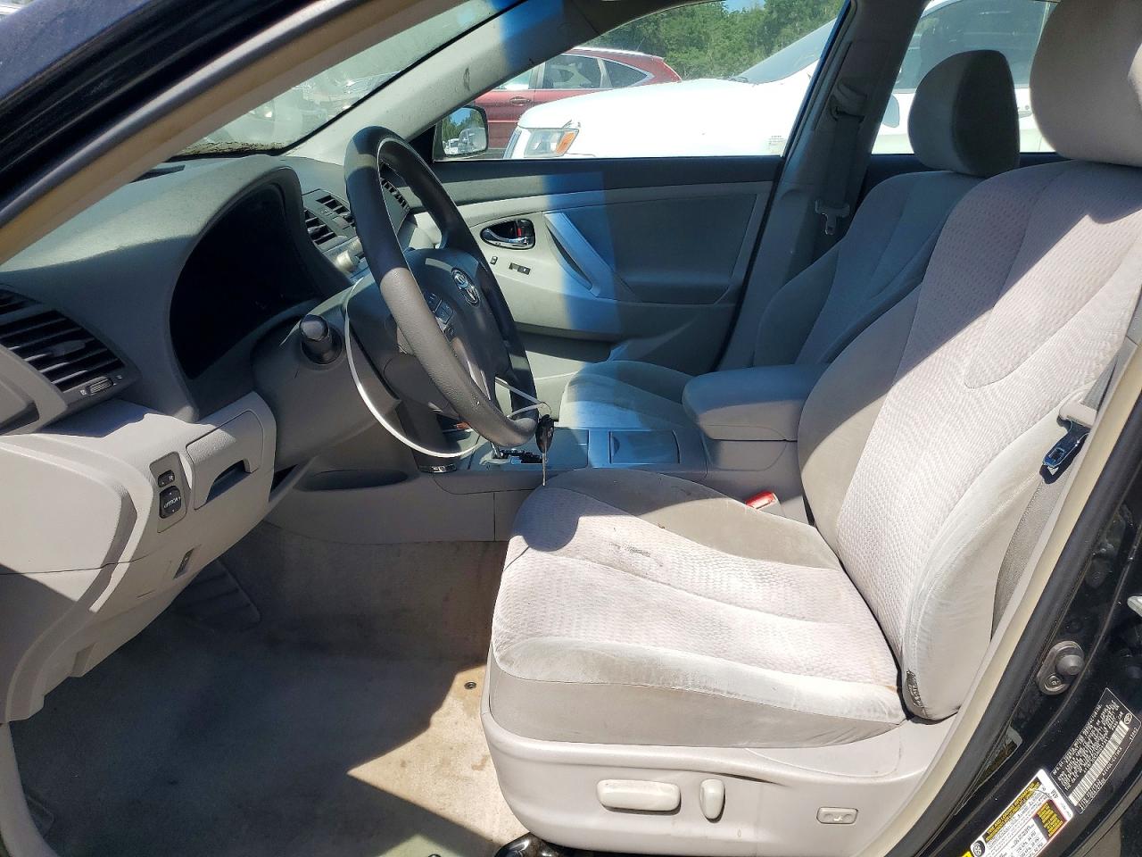 2010 TOYOTA CAMRY LE photo 19