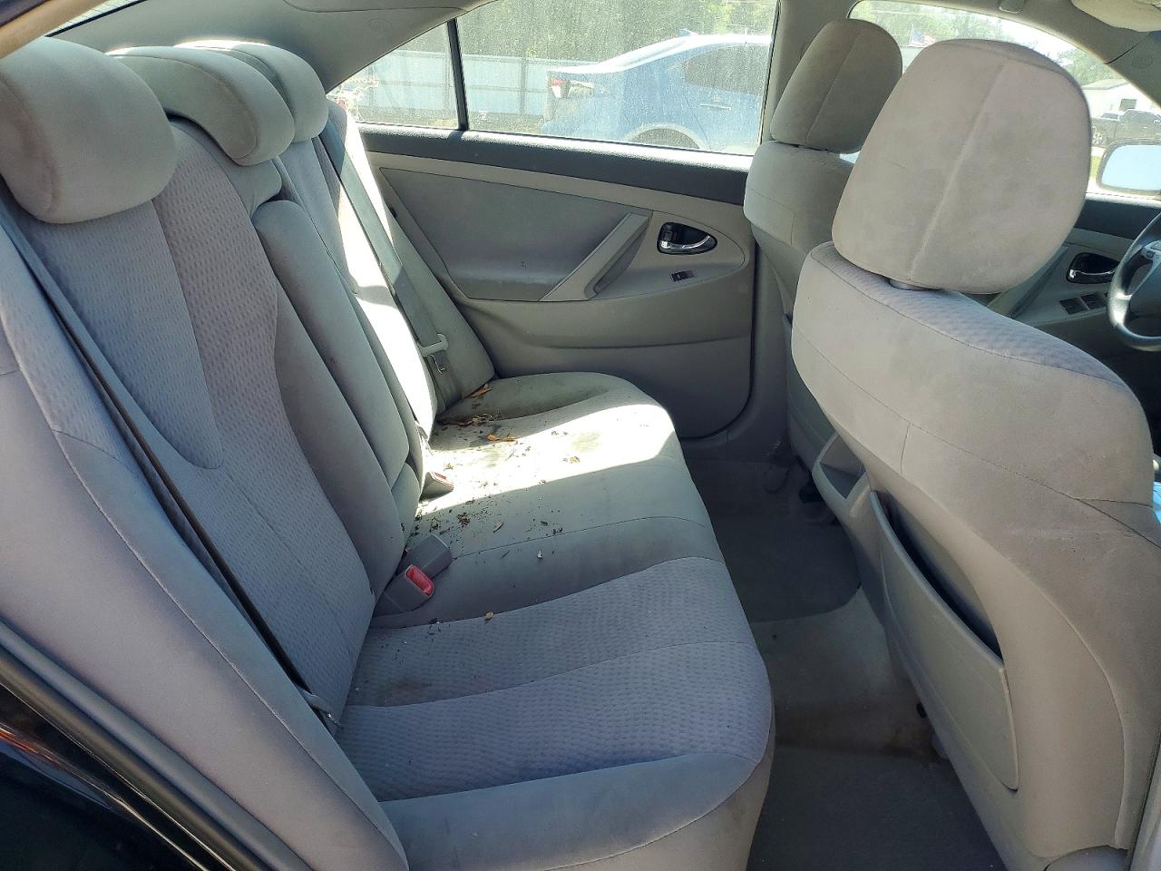 2010 TOYOTA CAMRY LE photo 28