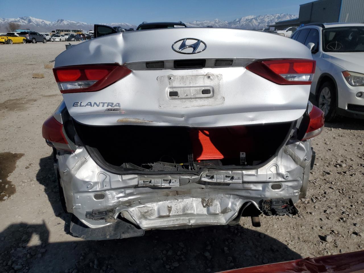 2017 HYUNDAI ELANTRA SE photo 11
