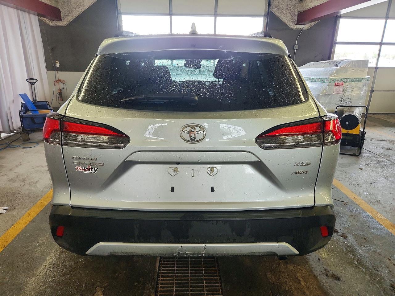 2024 TOYOTA COROLLA CROSS XLE photo 11