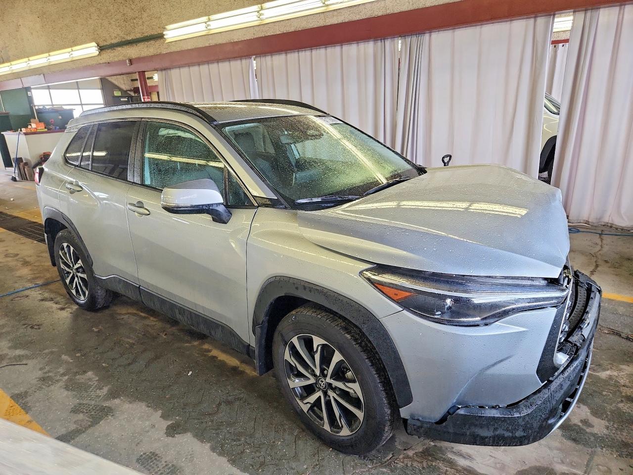 2024 TOYOTA COROLLA CROSS XLE photo 7