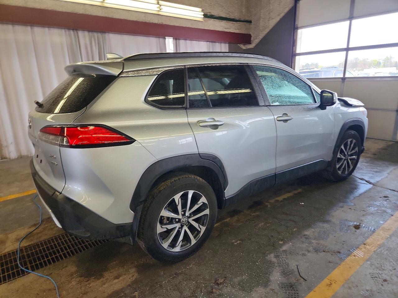 2024 TOYOTA COROLLA CROSS XLE photo 5