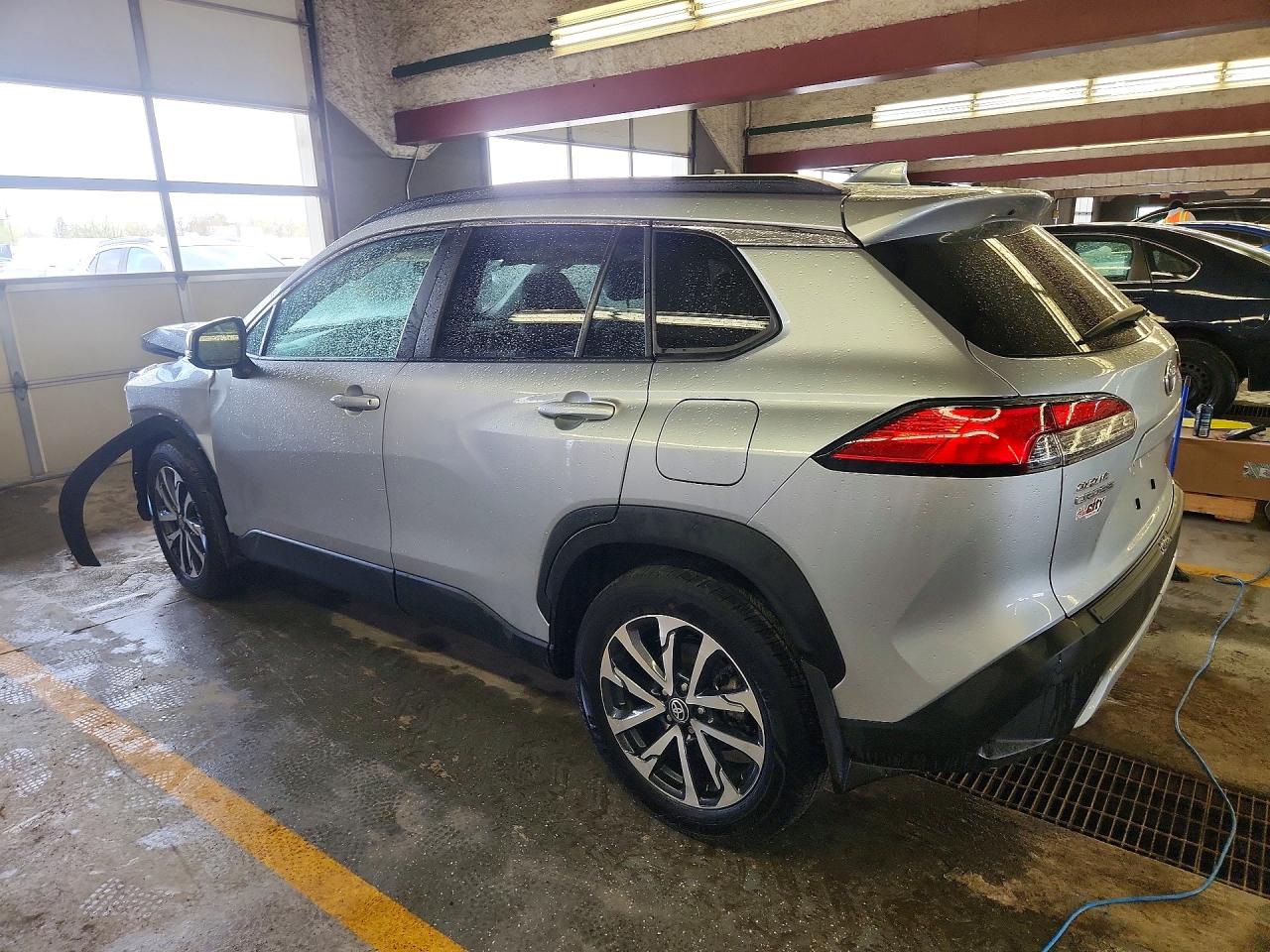 2024 TOYOTA COROLLA CROSS XLE photo 3