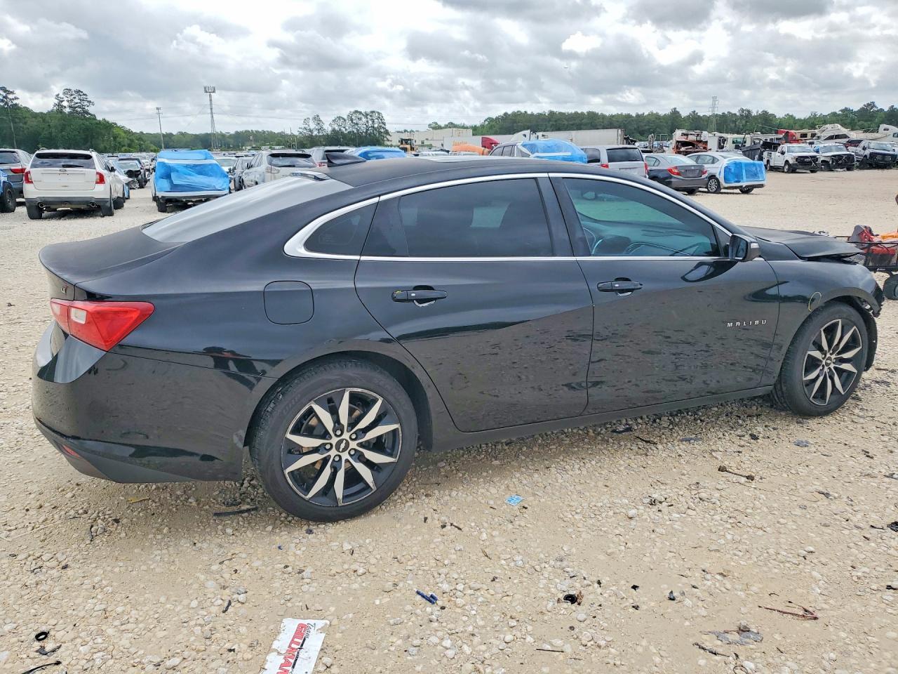 2017 CHEVROLET MALIBU LT photo 5
