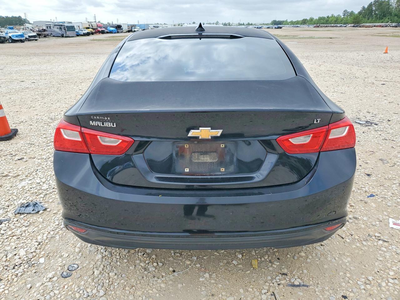 2017 CHEVROLET MALIBU LT photo 11