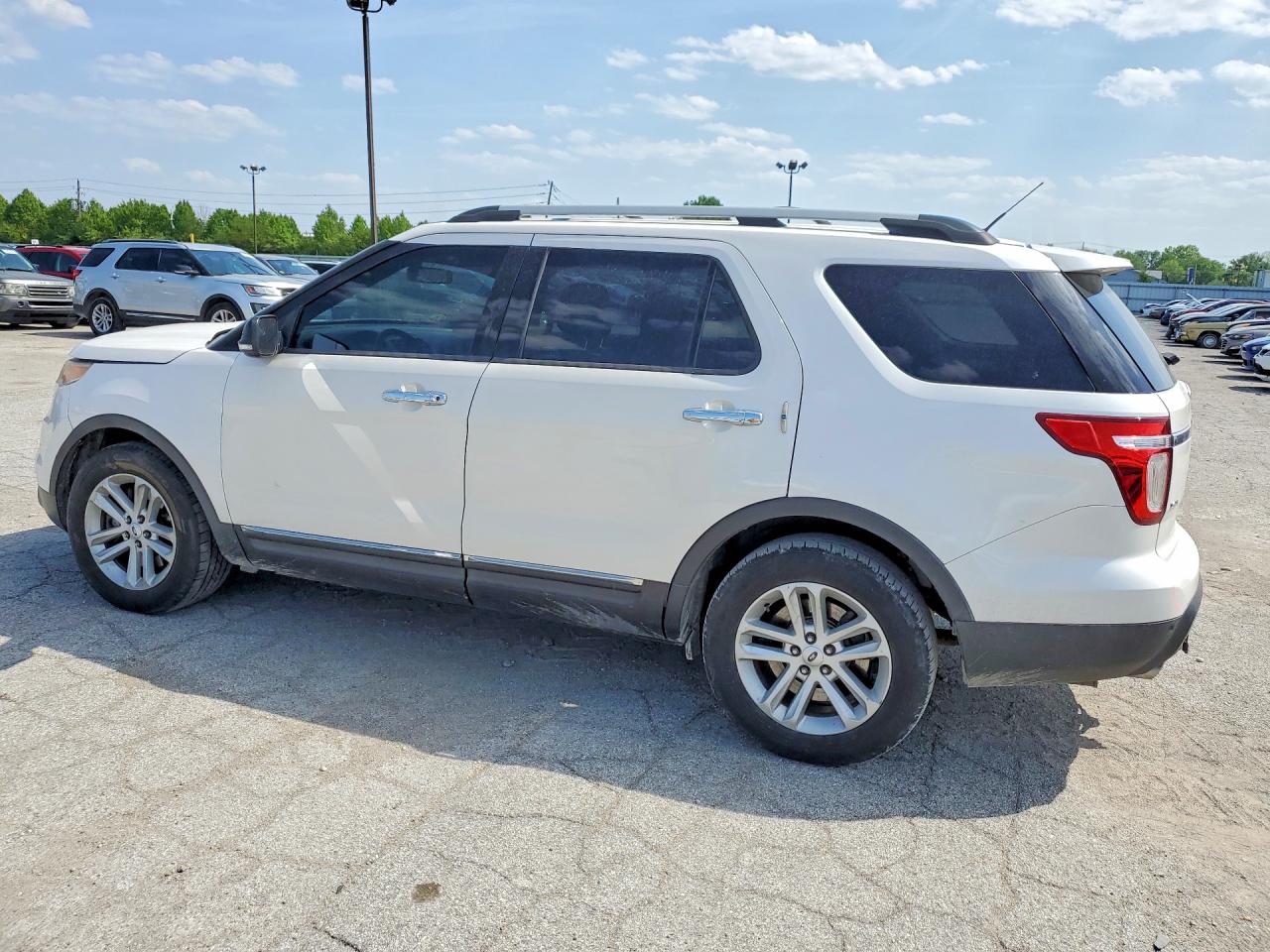 2015 FORD EXPLORER XLT photo 3