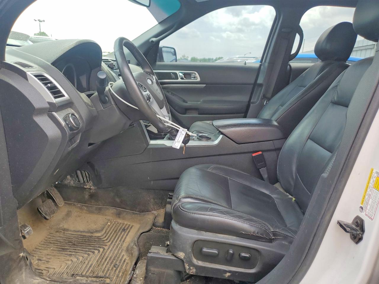 2015 FORD EXPLORER XLT photo 13