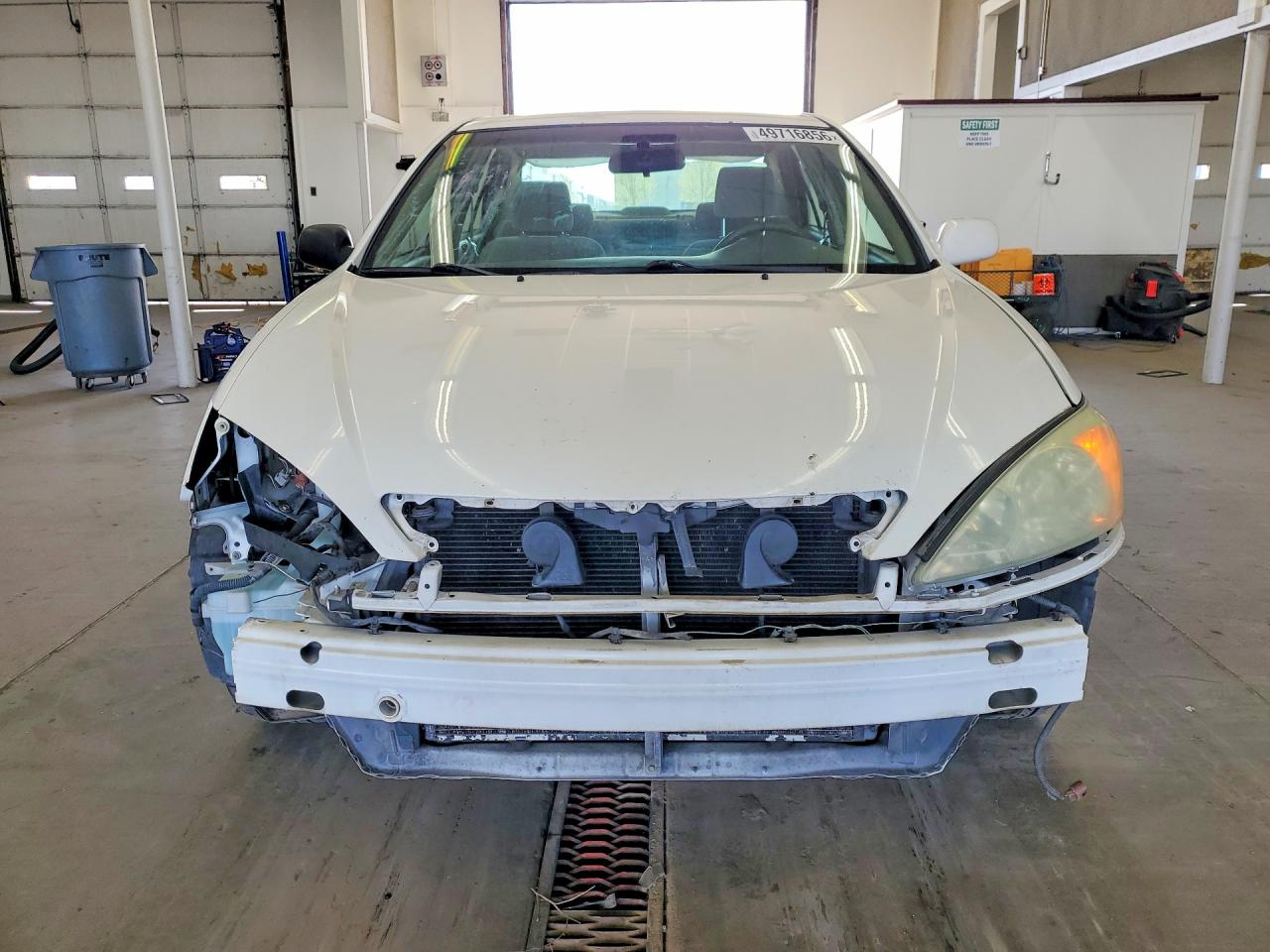 2004 TOYOTA CAMRY LE photo 13